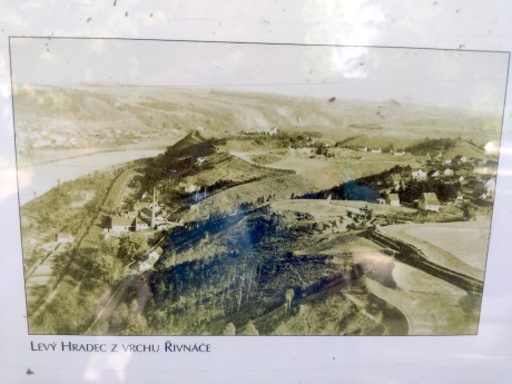 06 Levý Hradec - přemyslovské hradiště z 9. stol. s prvním křesťanským kostelem