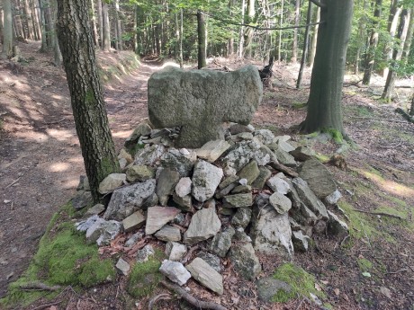 37 Jeden z původních sedmi křížů ze 17. stol