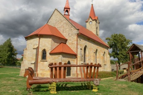 Vítězná Huntířov - kostel sv. Jana Nepomuckého