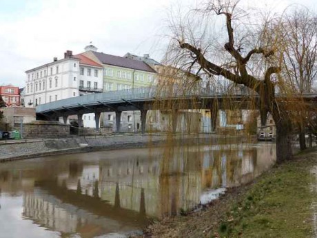 Nový jaroměřský most přes řeku Labe