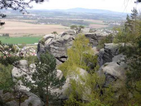 Výhled ze skalního masivu