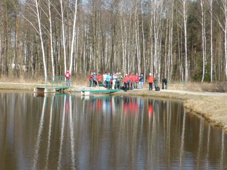 Turisté u rybníku Češík 