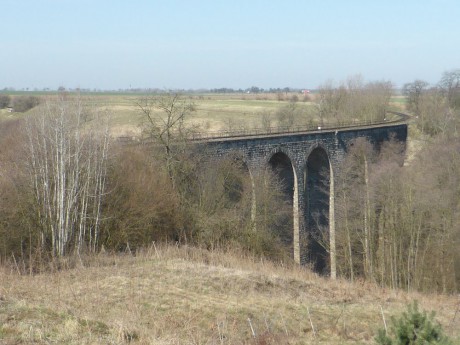  Kamenný železniční viadukt přes Polepské údolí