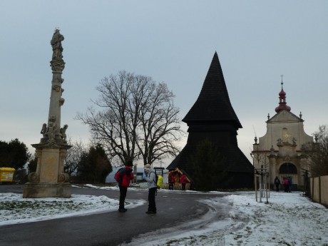 Kostel a unikátní dřevěná zvonice v Chotěborkách 