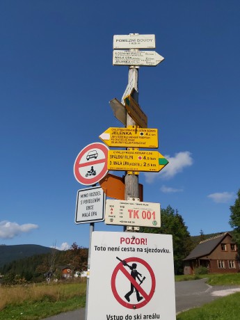 01 Pomezní boudy, začátek trasy pro 11 účastníků.