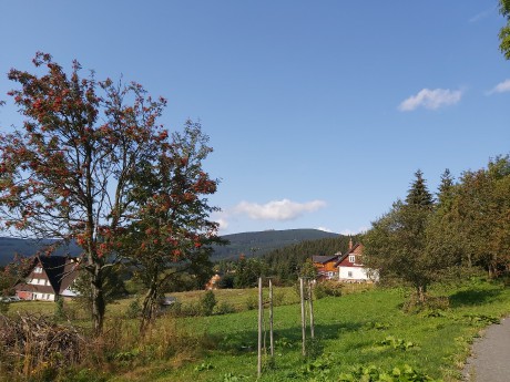 02 Od začátku nám hezké výhledy nabízí Sněžka