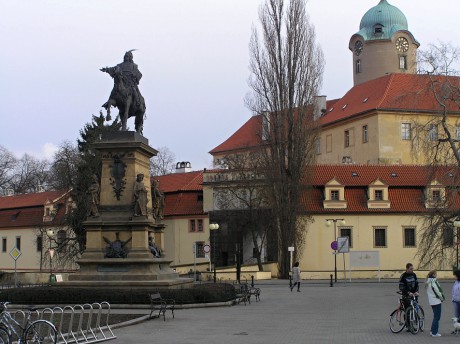 Socha krále Jiřího v Poděbradech