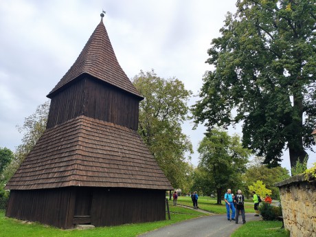 29 Sudoměř – dřevěná zvonice z r. 1616 bez pužití kovových hřebů