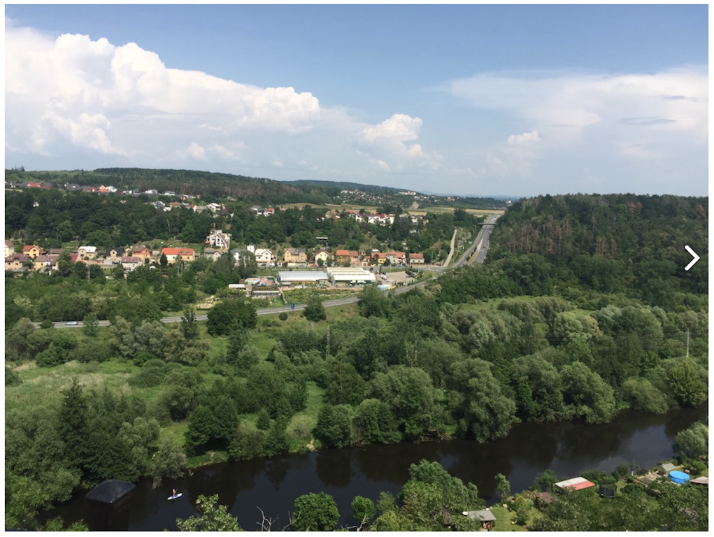Výhled ze zříceniny hradu Michalovice III